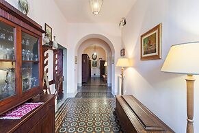 Belvilla by OYO Cosy Holiday Home With Pool