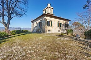 Belvilla by OYO Cosy Holiday Home With Pool
