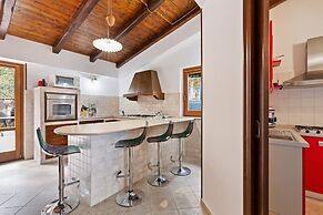 Valley View Villa in San Mango D'aquino with Hot Tub