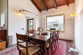 Valley View Villa in San Mango D'aquino with Hot Tub