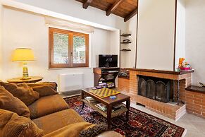 Valley View Villa in San Mango D'aquino with Hot Tub