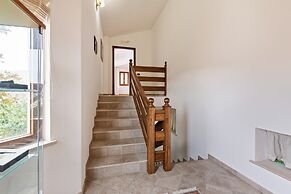 Valley View Villa in San Mango D'aquino with Hot Tub