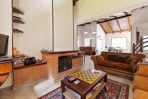 Valley View Villa in San Mango D'aquino with Hot Tub