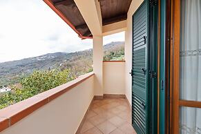 Valley View Villa in San Mango D'aquino with Hot Tub