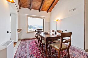 Valley View Villa in San Mango D'aquino with Hot Tub