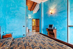 Valley View Villa in San Mango D'aquino with Hot Tub