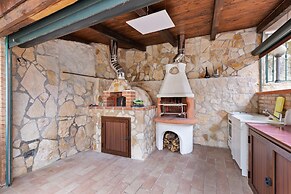 Valley View Villa in San Mango D'aquino with Hot Tub