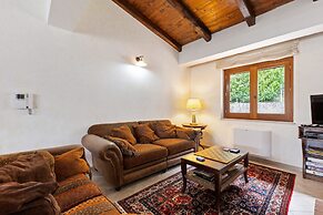 Valley View Villa in San Mango D'aquino with Hot Tub