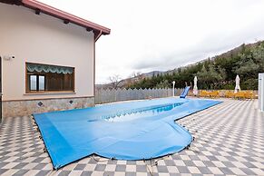 Valley View Villa in San Mango D'aquino with Hot Tub