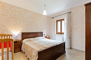 Valley View Villa in San Mango D'aquino with Hot Tub