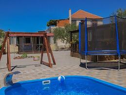 Enticing Mobile Home in Pakoštane With Swimming Pool