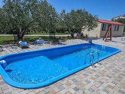 Enticing Mobile Home in Pakoštane With Swimming Pool