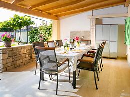 Adorable Holiday Home With Pool and Terrace