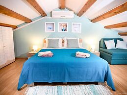 Adorable Holiday Home With Pool and Terrace