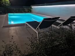 Adorable Holiday Home With Pool and Terrace