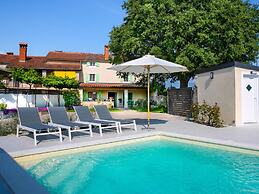 Adorable Holiday Home With Pool and Terrace