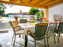 Adorable Holiday Home With Pool and Terrace