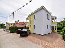 Alluring Apartment in Sukošan near Sea