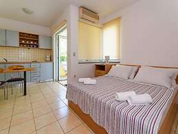 Homely Apartment in Sukošan near Sea