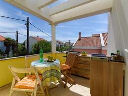 Homely Apartment in Sukošan near Sea