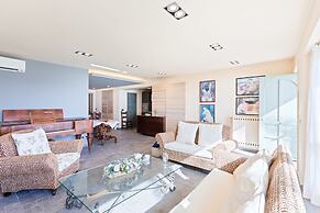 Penelope Seaview Apartment