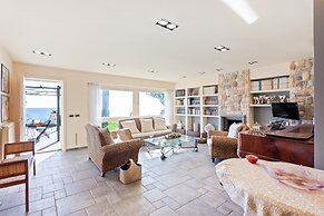 Penelope Seaview Apartment