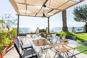 Penelope Seaview Apartment