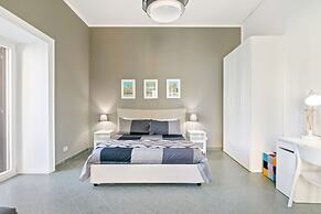 Stylish Flat Maqueda