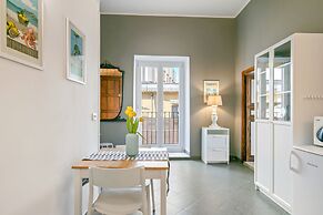 Stylish Flat Maqueda