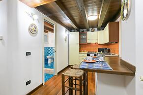 Vittorio Emanuele & Via Roma Colorful Apartment