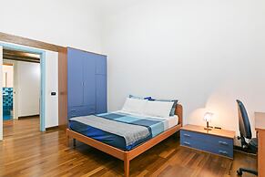 Vittorio Emanuele & Via Roma Colorful Apartment