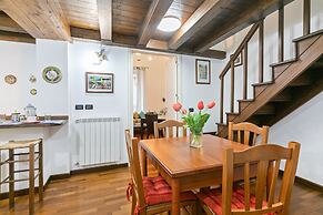 Vittorio Emanuele & Via Roma Colorful Apartment