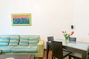 Vittorio Emanuele & Via Roma Colorful Apartment