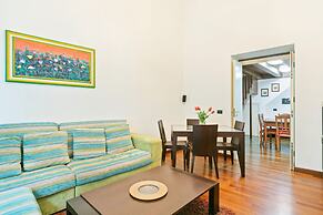 Vittorio Emanuele & Via Roma Colorful Apartment