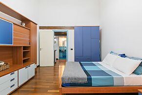 Vittorio Emanuele & Via Roma Colorful Apartment