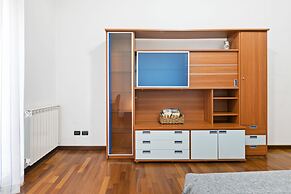 Vittorio Emanuele & Via Roma Colorful Apartment