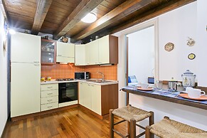 Vittorio Emanuele & Via Roma Colorful Apartment