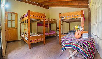 Yakumama Hostel y Restaurant