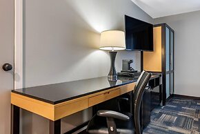 Quality Inn & Suites Evansville Downtown