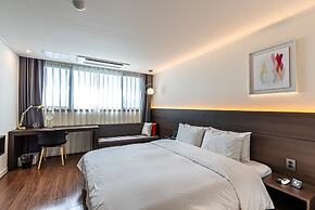 Hotel The Grang Jungmun