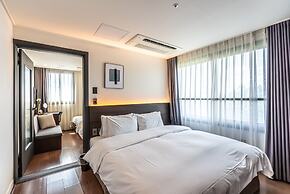 Hotel The Grang Jungmun