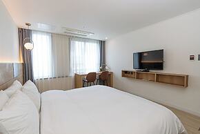 Hotel The Grang Jungmun