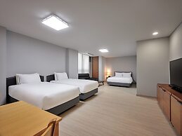 Ramada Hotels & Suites Seoul Namdaemun