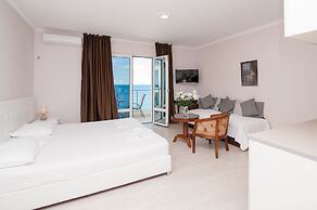 Open Sea Luxury Apartments