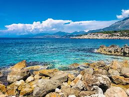 Open Sea Luxury Apartments