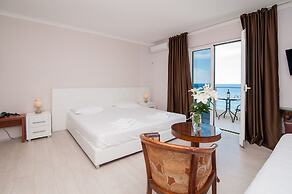 Open Sea Luxury Apartments