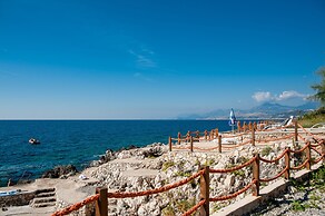 Open Sea Luxury Apartments