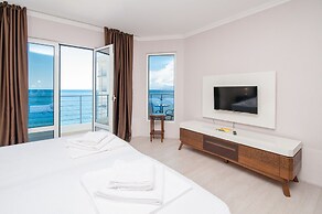 Open Sea Luxury Apartments