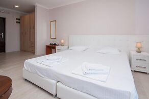 Open Sea Luxury Apartments
