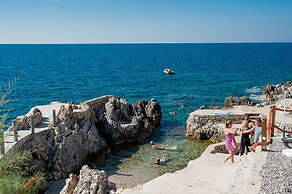 Open Sea Luxury Apartments